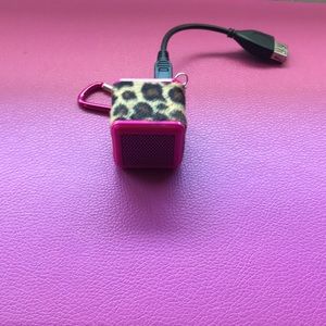 Portable keychain speaker